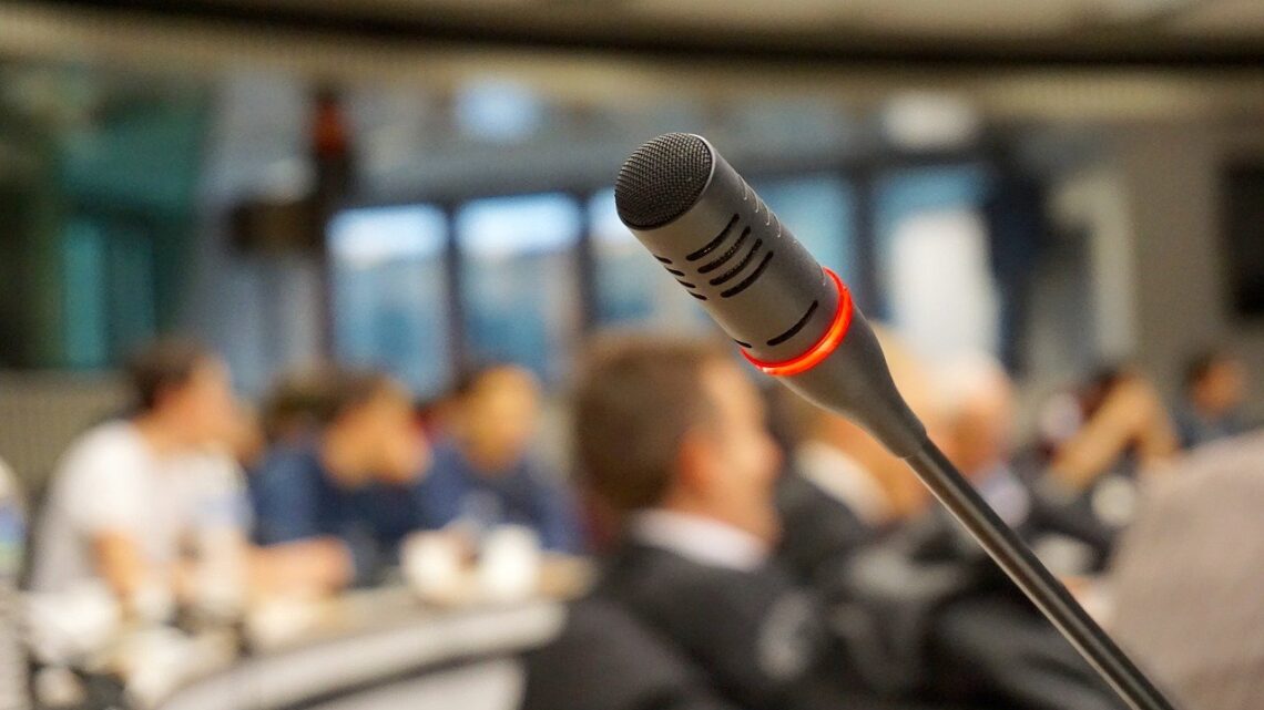Czy sprzęt audio jest ważny dla sal konferencyjnych?